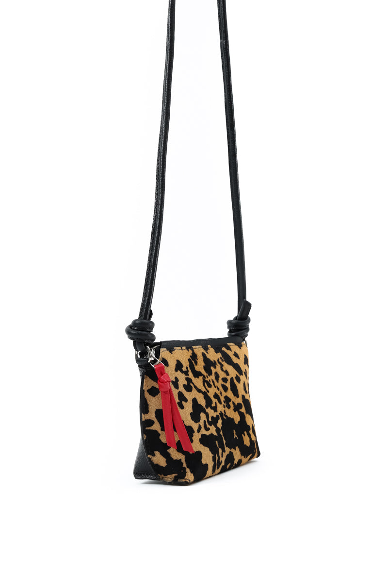 Cartera Lia <br/> Negra con pelo manchas